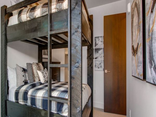 Spectacular Ski in/Ski Out Home Vacation Rental 11 Guests