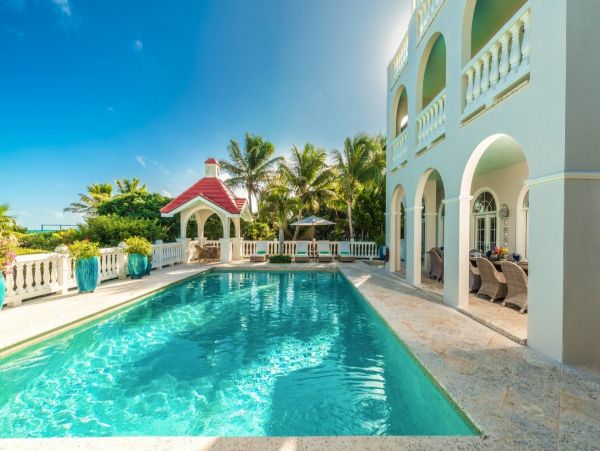 Luxury Vacation Rental on Turks and Caicos with Pool