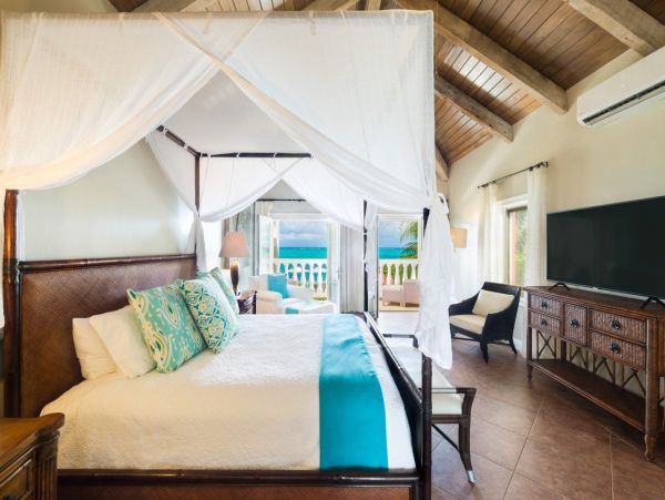 Luxury Vacation Rental on Turks and Caicos with Pool