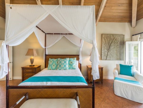 Luxury Vacation Rental on Turks and Caicos with Pool