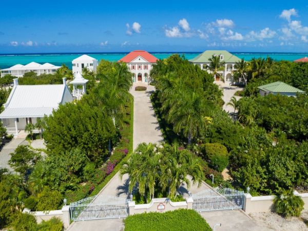 Luxury Vacation Rental on Turks and Caicos with Pool