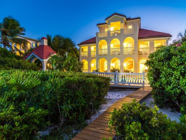 Luxury Vacation Rental on Turks and Caicos with Pool