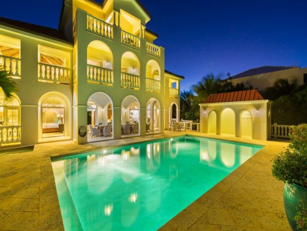 Luxury Vacation Rental on Turks and Caicos with Pool
