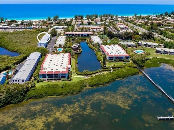 Holmes Beach Two Bedroom Vacation Condo Walk To Beach
