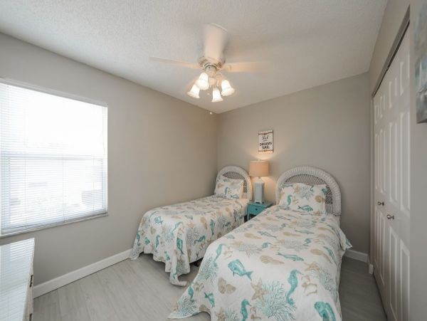 Holmes Beach Two Bedroom Vacation Condo Walk To Beach