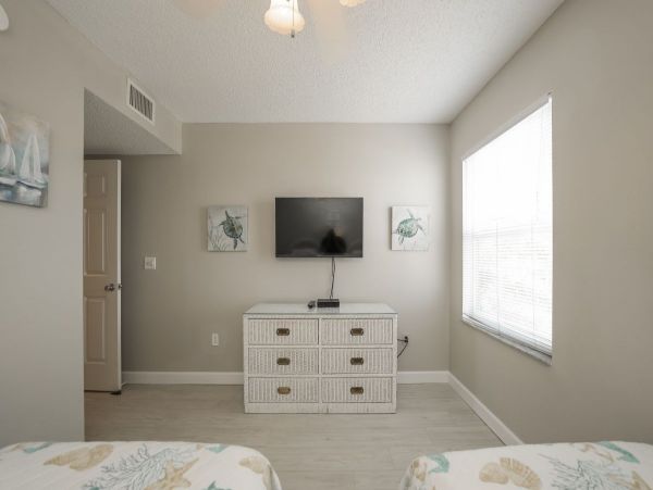 Holmes Beach Two Bedroom Vacation Condo Walk To Beach
