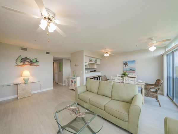 Holmes Beach Two Bedroom Vacation Condo Walk To Beach