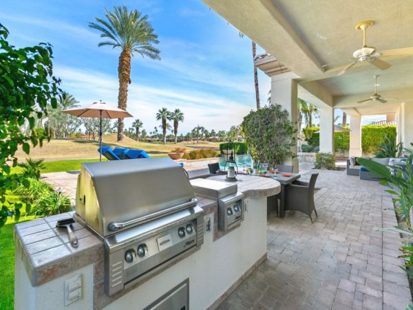 Luxury 4 Bedroom Home Private Pool & Spa