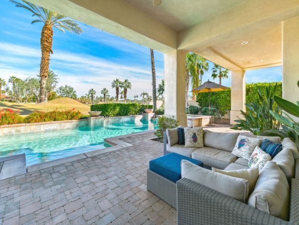Luxury 4 Bedroom Home Private Pool & Spa