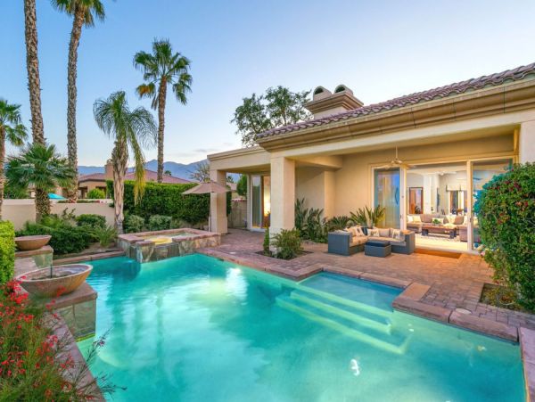 Luxury 4 Bedroom Home Private Pool & Spa