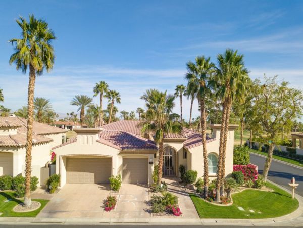 Luxury 4 Bedroom Home Private Pool & Spa