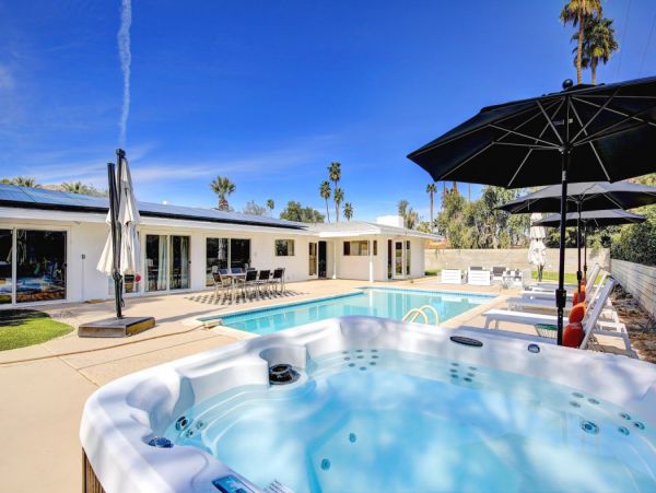 Palm Desert Home 990606