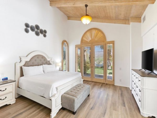 Palm Desert Home 990607