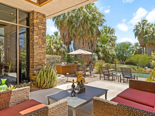 Lovely 4 Bedroom Home in Palm Desert Sleeps 8