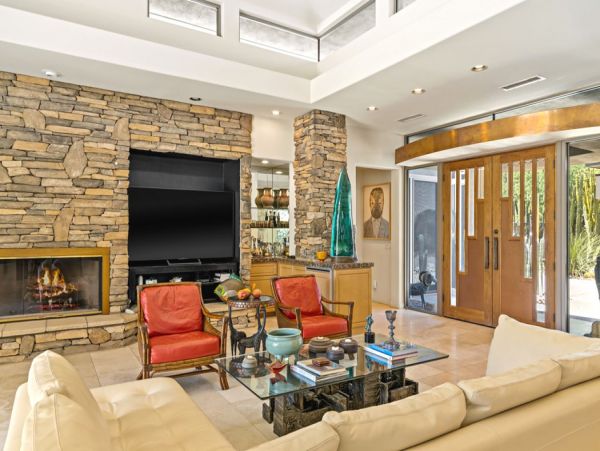 Lovely 4 Bedroom Home in Palm Desert Sleeps 8
