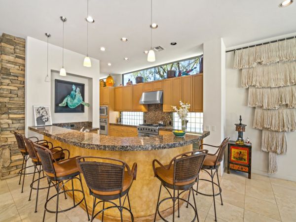 Lovely 4 Bedroom Home in Palm Desert Sleeps 8