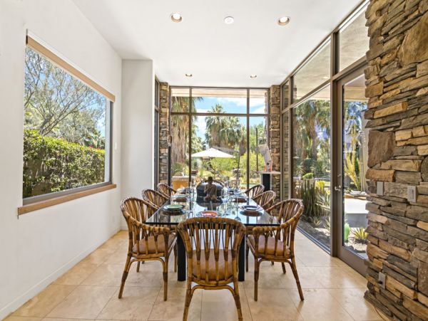 Lovely 4 Bedroom Home in Palm Desert Sleeps 8
