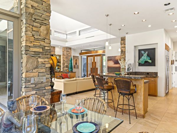 Lovely 4 Bedroom Home in Palm Desert Sleeps 8