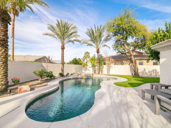 Palm Desert Home 990623