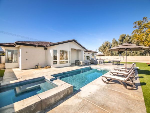 Palm Desert Home 990635