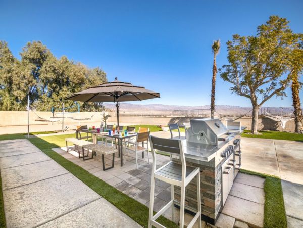 Palm Desert Home 990635
