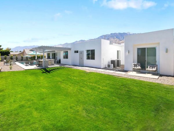 Luxury Palm Springs Residence With Six Bedrooms