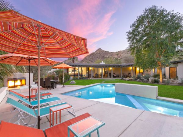 Modern Four Bedroom Home in Palm Springs Sleeps 8