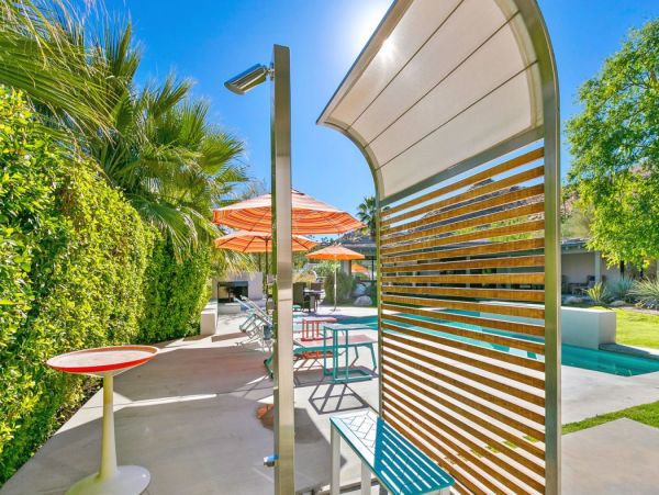Modern Four Bedroom Home in Palm Springs Sleeps 8