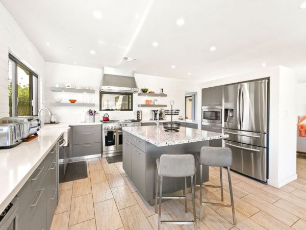 Modern Four Bedroom Home in Palm Springs Sleeps 8