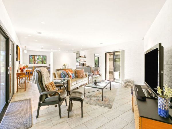 Modern Four Bedroom Home in Palm Springs Sleeps 8