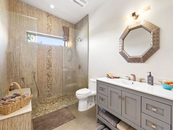 Modern Four Bedroom Home in Palm Springs Sleeps 8