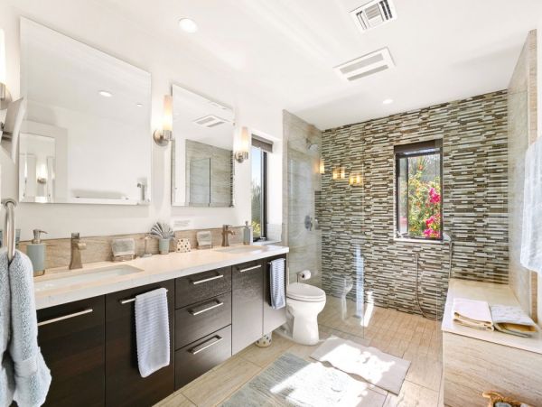 Modern Four Bedroom Home in Palm Springs Sleeps 8