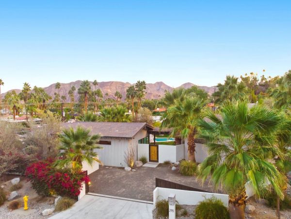 Modern Four Bedroom Home in Palm Springs Sleeps 8