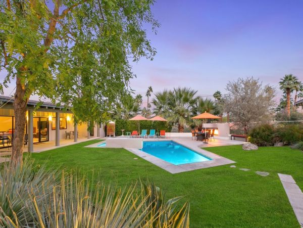 Modern Four Bedroom Home in Palm Springs Sleeps 8