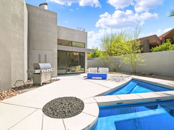 Palm Springs Home 990646
