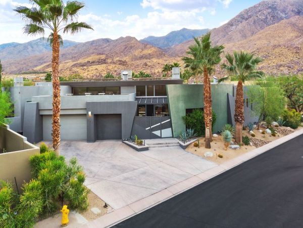 Palm Springs Home 990646