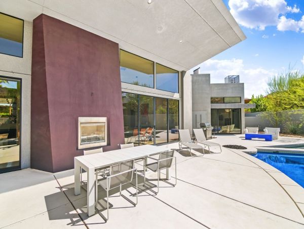 Palm Springs Home 990646