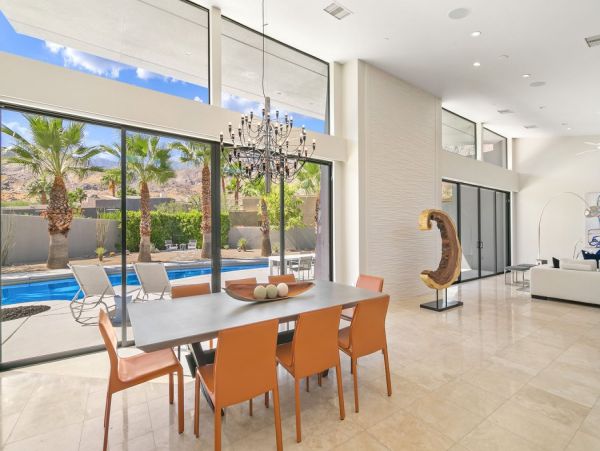 Palm Springs Home 990646