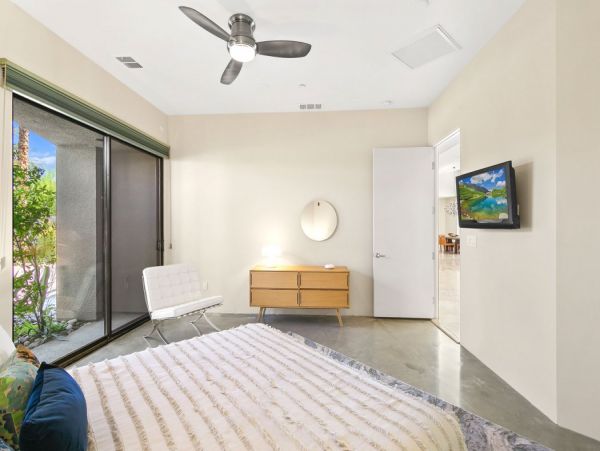 Palm Springs Home 990646
