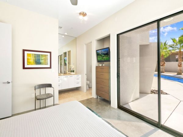 Palm Springs Home 990646