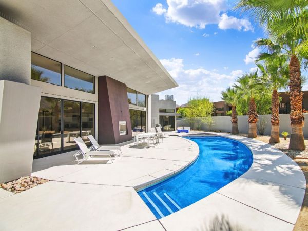 Palm Springs Home 990646