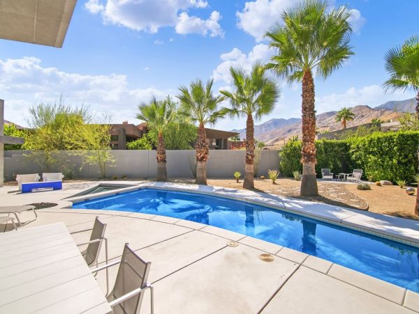 Palm Springs Home 990646
