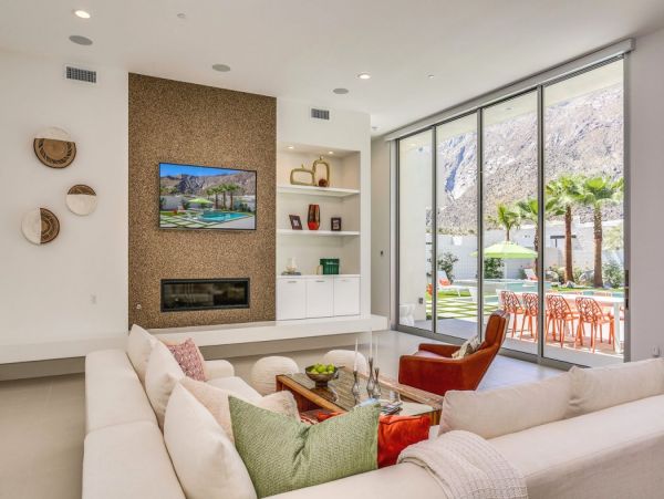 Palm Springs Home 990647