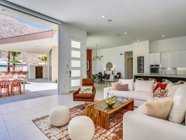 Palm Springs Home 990647