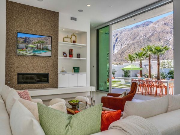 Palm Springs Home 990647