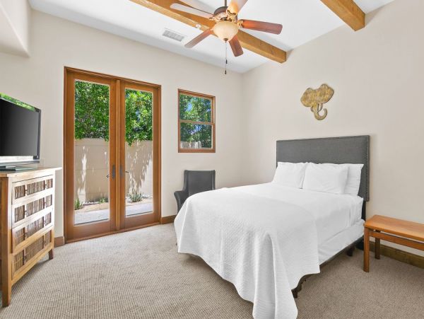 Palm Springs Home 990649