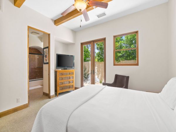 Palm Springs Home 990649