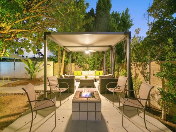 Palm Springs Three Bedroom Stylish Home With Pool and Hot Tub