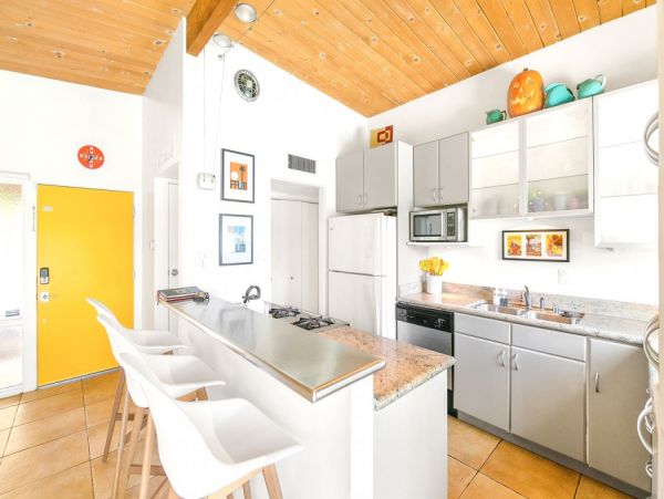 Palm Springs Three Bedroom Stylish Home With Pool and Hot Tub