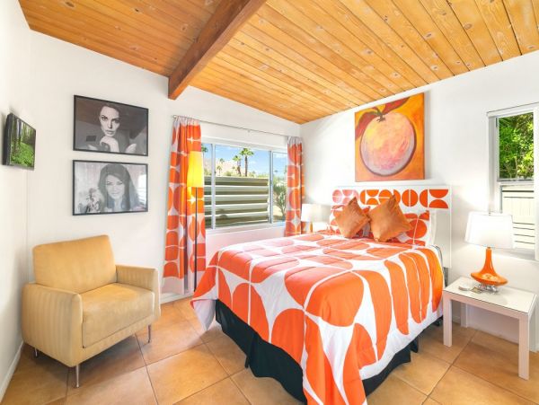 Palm Springs Three Bedroom Stylish Home With Pool and Hot Tub